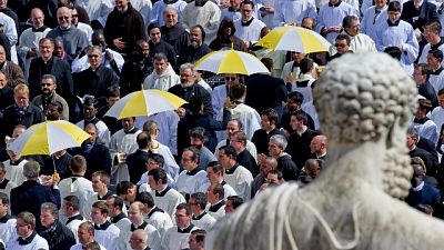 In trent'anni 6.400 sacerdoti in meno in Italia