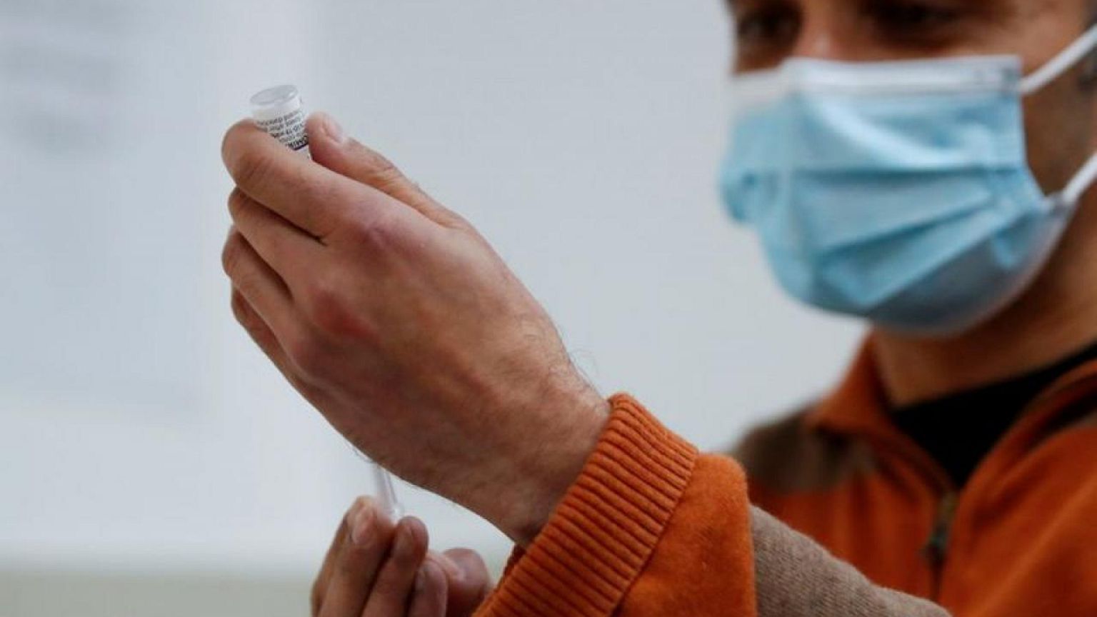 حزب العمال البريطاني يطالب بتقليص المدة الزمنية بين جرعات لقاح كورونا