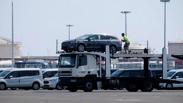 España está dispuesta a negociar con la patronal del transporte para evitar el cierre