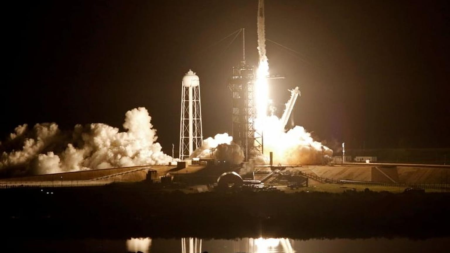 SpaceX capsule carrying 4 astronauts docks with International Space Station