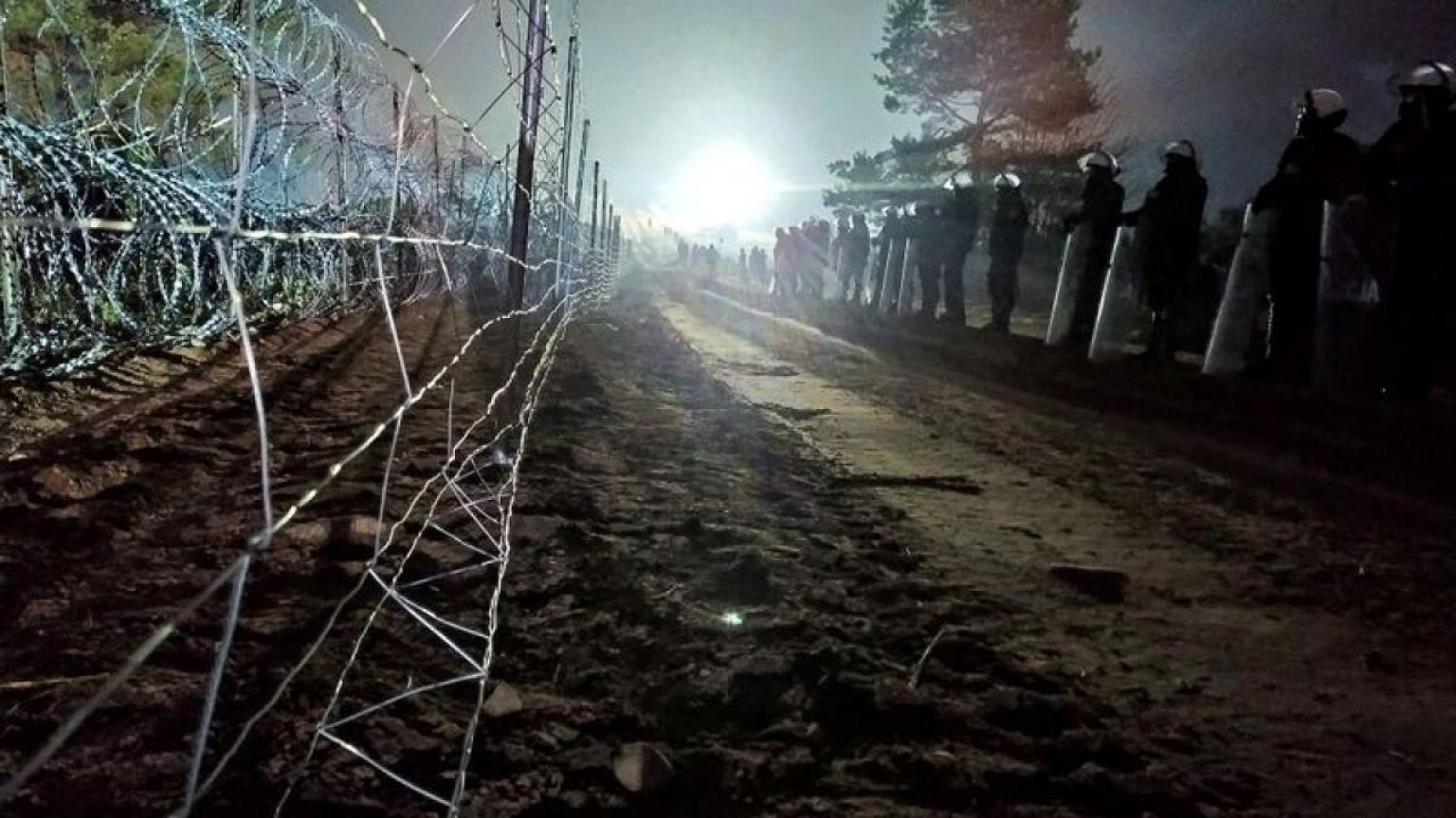 Turkey curbs flights to Belarus to ease migrant crisis