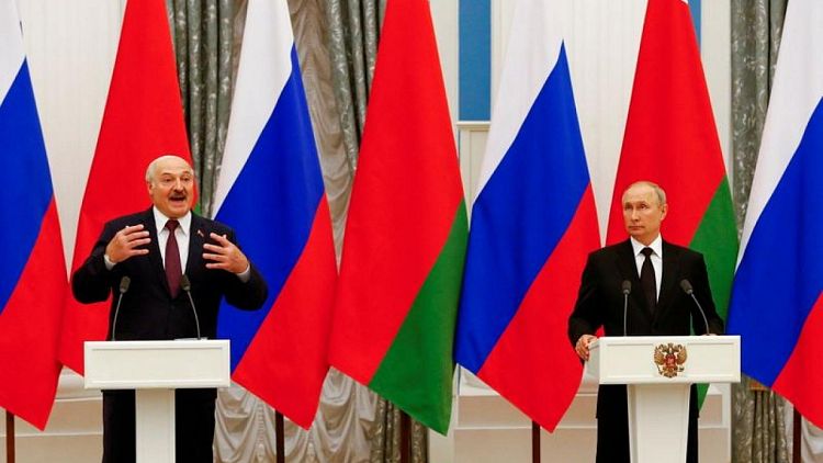 Analysis: Lukashenko ties fate to Moscow while testing Putin's patience
