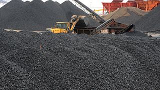 China rechaza críticas de Reino Unido por presiones sobre el carbón tras cumbre del clima