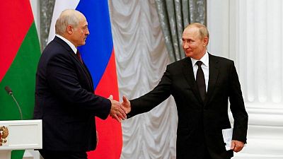 بوتين يعرض المساعدة في حل أزمة المهاجرين على حدود روسيا البيضاء والاتحاد الأوروبي