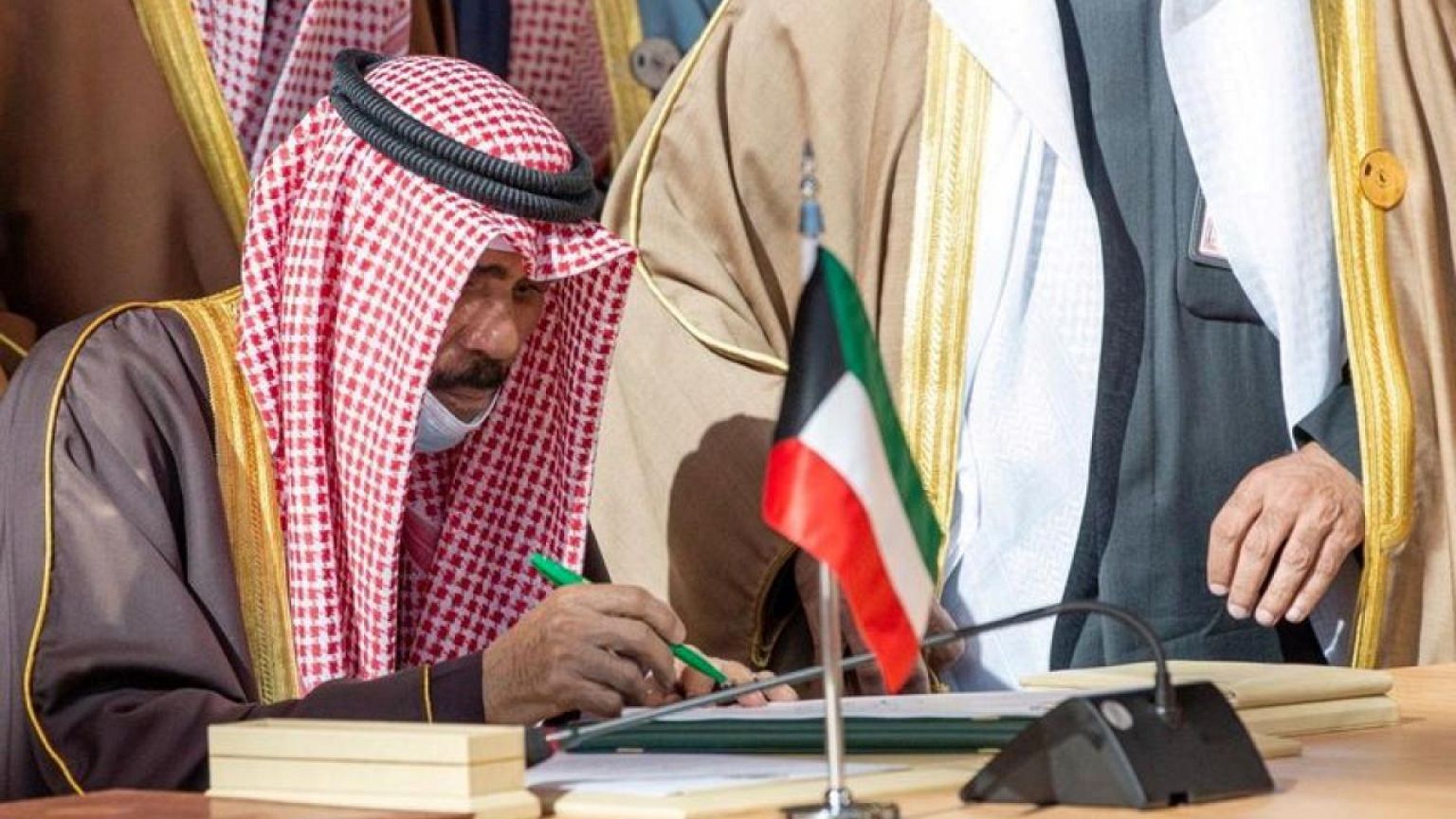 أمير الكويت يوكل بعض الاختصاصات الدستورية لولي العهد
