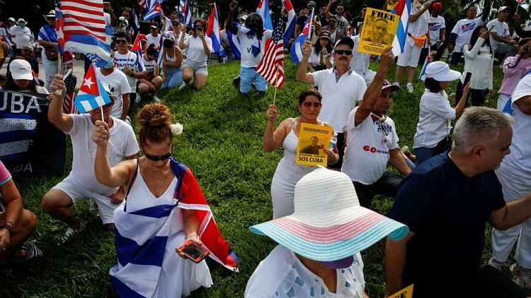 Cubanoamericanos se reúnen en Miami para apoyar protestas en Cuba