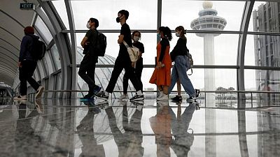 سنغافورة تخفف قيود الدخول للقادمين من خمس دول أخرى