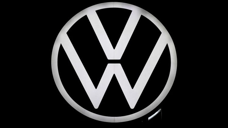 VW espera que plantas de celdas de batería, incluyendo materias primas, cuesten 34.000 million dlrs