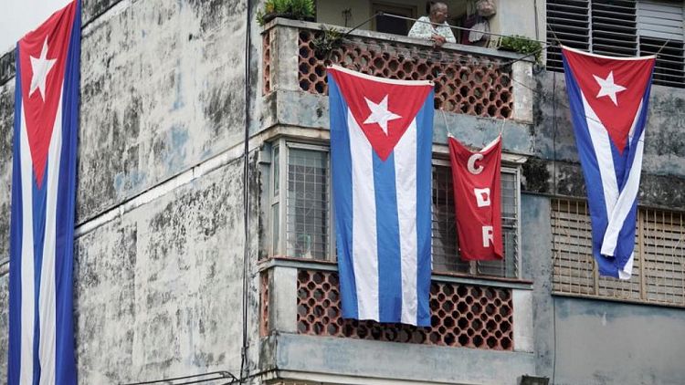 Cuba reabre las puertas al turismo mientras opositores convocan a protestas