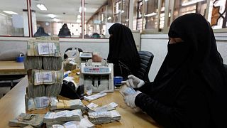 الريال اليمني يسجل مستوى قياسيا منخفضا جديدا أمام الدولار