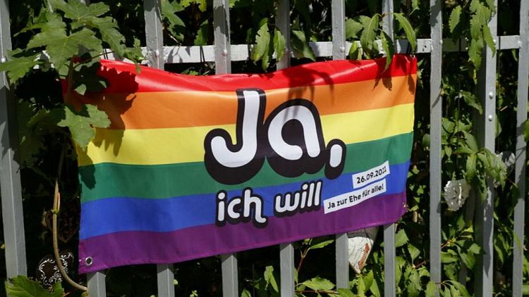 Suiza permitirá bodas entre personas del mismo sexo a partir de julio de 2022