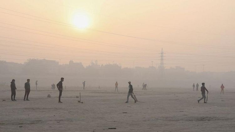 Casos de problemas respiratorias entre niños aumentan a medida que contaminación en Delhi empeora