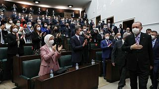 تعهد اردوغان بمحاربة أسعار الفائدة يدفع الليرة التركية لهبوط حلزوني