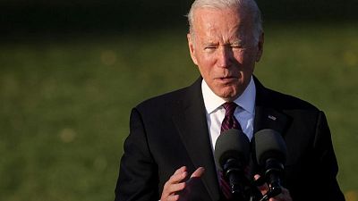 Biden enfrentará rechazo a reglas de autos eléctricos en cumbre de "Tres Amigos"