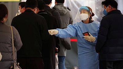كوريا الجنوبية تسجل رقما قياسيا مرتفعا لإصابات فيروس كورونا الجديدة