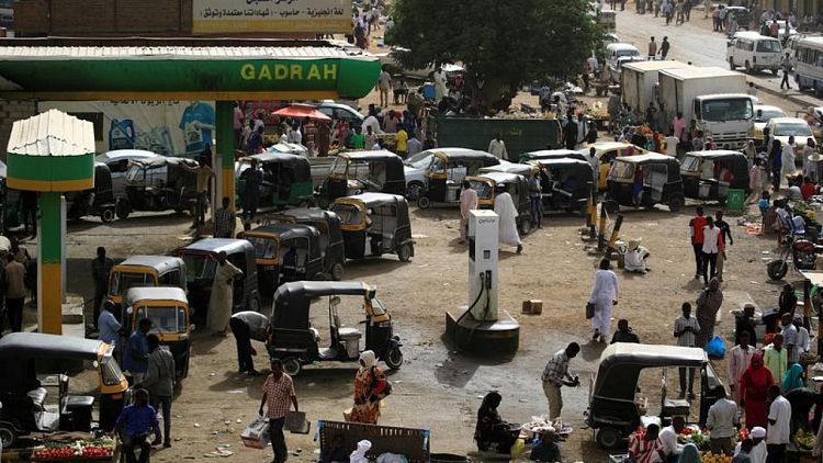 شاهد من رويترز: ارتفاع أسعار البنزين والديزل في السودان