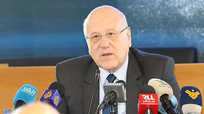 رئيس وزراء لبنان يقول إنه سيدعو الحكومة للانعقاد قريبا