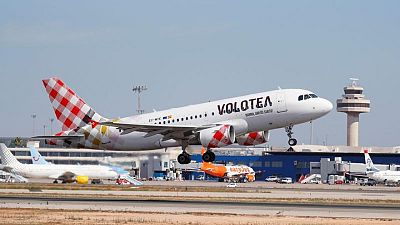Evacúan un avión en el aeropuerto español de A Coruña por una amenaza