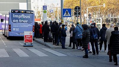 Austria vuelve a imponer el confinamiento total y hace obligatoria la vacunación Austria vuelve a imponer el confinamiento total y hace obligatoria la vacunación
