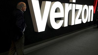 U.S. FCC chair circulates order to approve Verizon TracFone deal