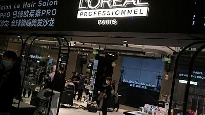 L'Oreal offers vouchers to end spat with China's "lipstick brother"