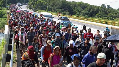 Venezolanos en apuros se suman a caravana de migrantes en México para ir a EEUU