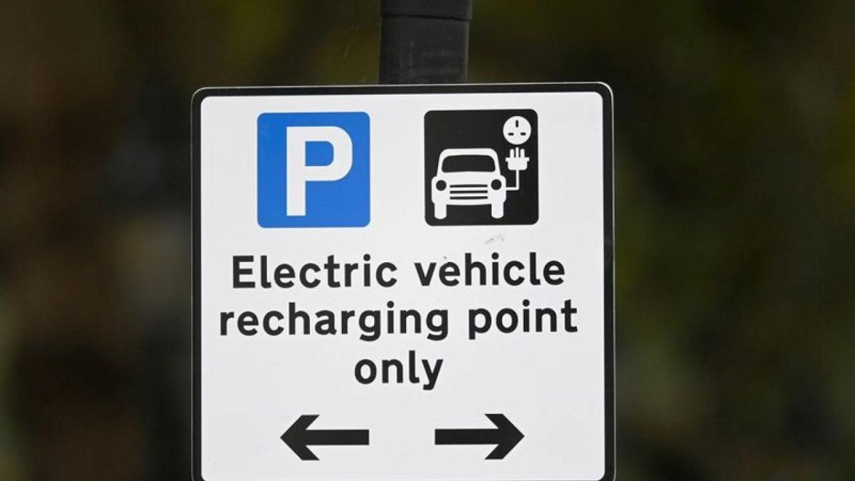 بريطانيا: تثبيت نقاط شحن للسيارات الكهربائية سيكون إلزاميا في المباني الجديدة