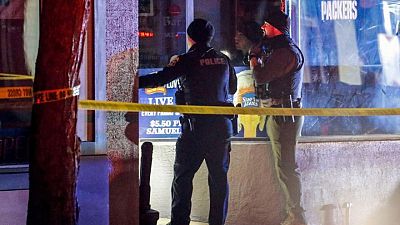 شرطة واوكيشا بولاية ويسكونسن الأمريكية تقول إن بعض الأشخاص قتلوا بعد اقتحام سيارة لعرض