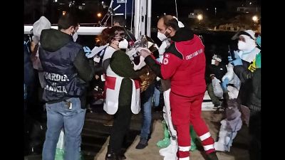 Ultimo gruppo di 79 arrivato nel terzo natante nella notte