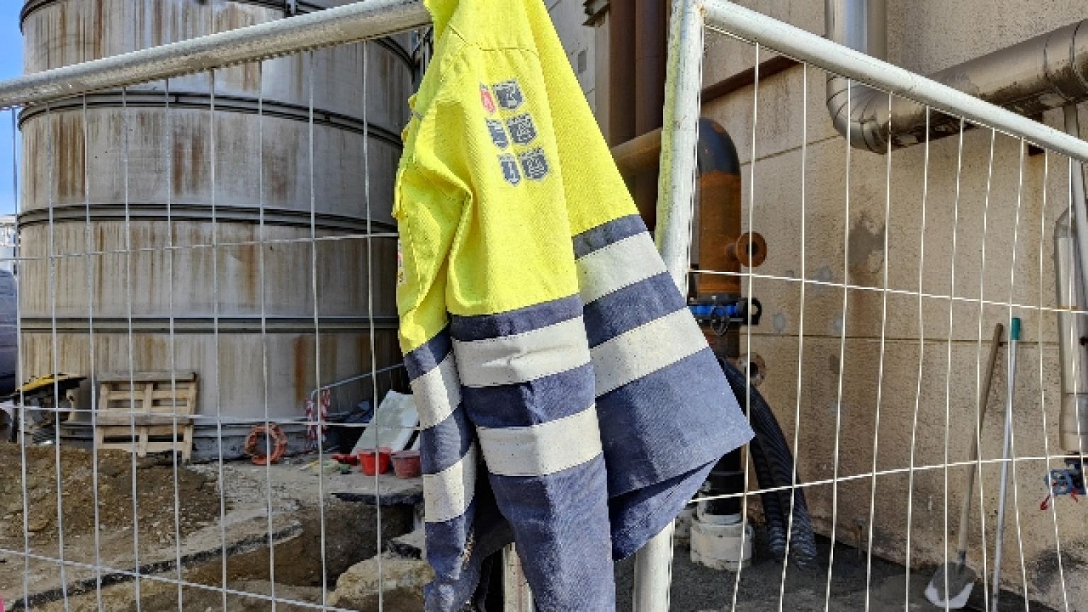L'incidente lunedì mentre stava lavorando sul braccio di una gru