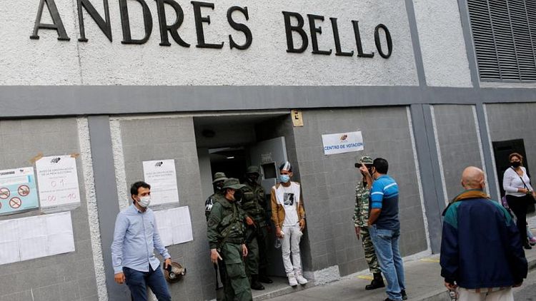 Elecciones regionales en Venezuela se celebraron en mejores condiciones, según la misión de la UE