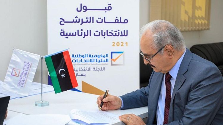 ليبيا تختار رئيسا من قائمة طويلة من المرشحين المثيرين للانقسام