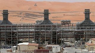 وول ستريت جورنال: السعودية وروسيا تدرسان وقف زيادات في إنتاج النفط