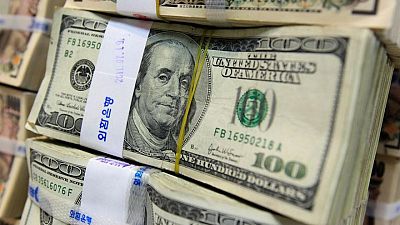 الدولار يرتفع بعد ميل الاحتياطي الاتحادي للتشديد