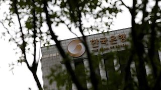 Corea del Sur sube los tipos de interés al aumentar la inflación y los riesgos para los hogares