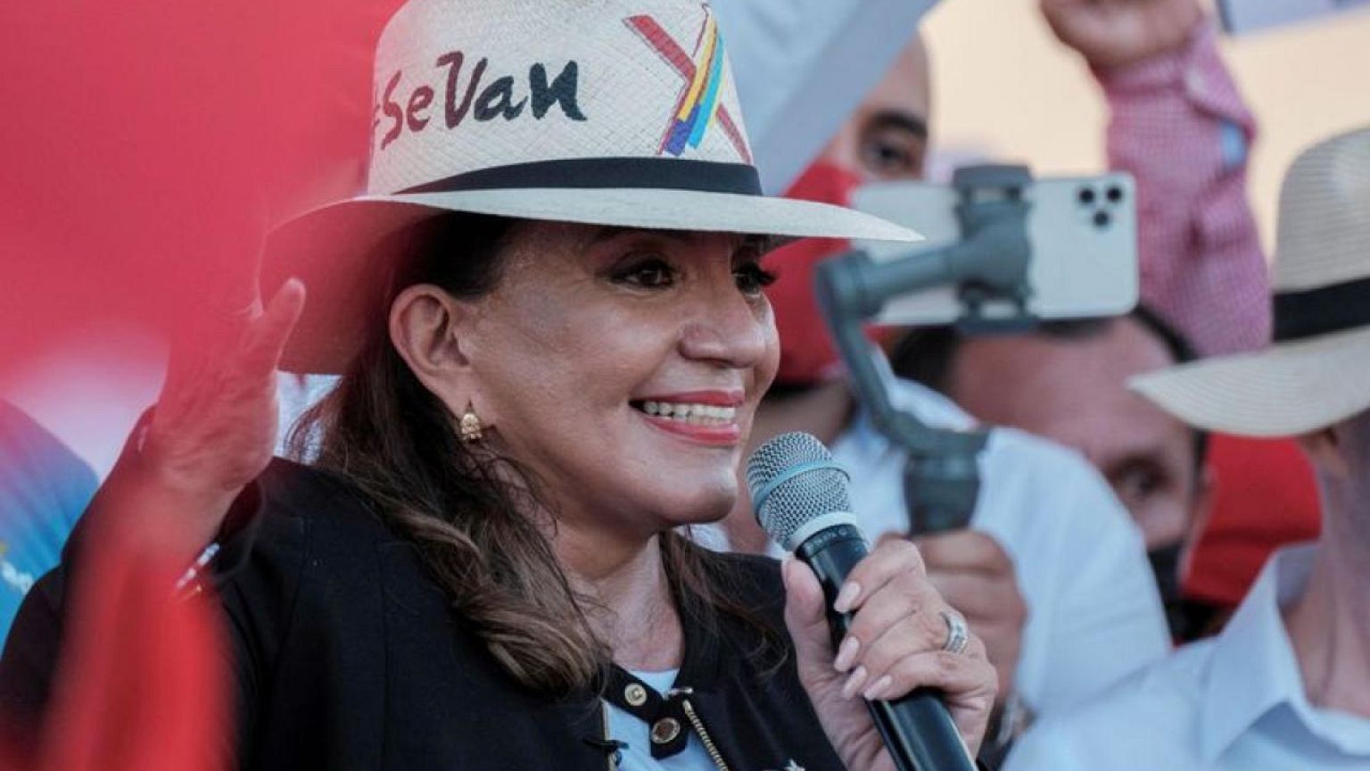 Xiomara Castro: la mujer que busca romper con 100 años de bipartidismo en Honduras