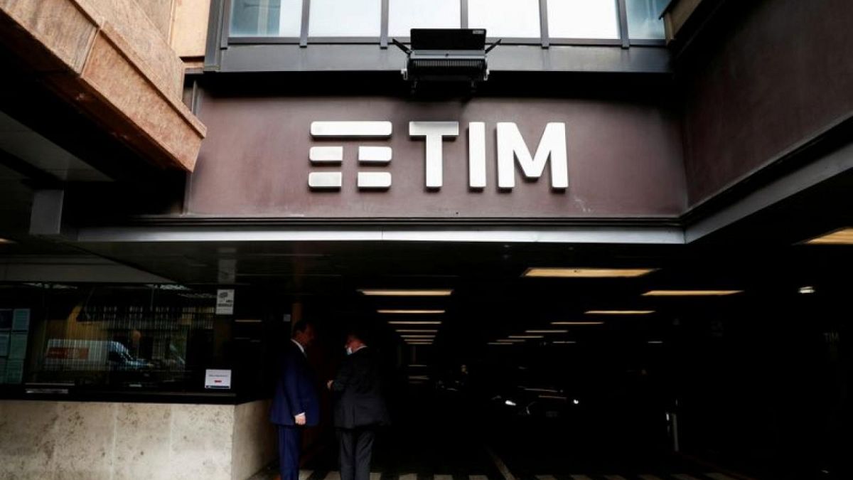 TIM's CEO ready to step aside to facilitate assessment of KKR's bid ...