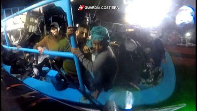 خفر السواحل الإيطالي ينقذ مئات المهاجرين قبالة جزيرة لامبيدوزا