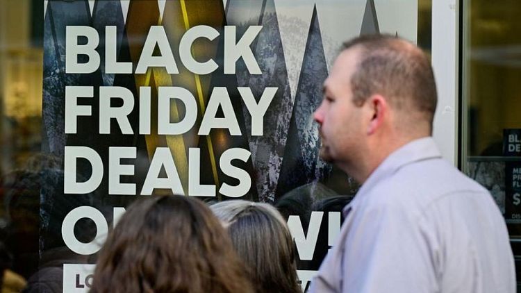 Compras online bajan ligeramente por "Black Friday" en EEUU, algunos vuelven a las tiendas