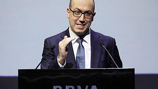 El CEO del BBVA dice que la devaluación de la lira ayuda a la operación sobre Garanti