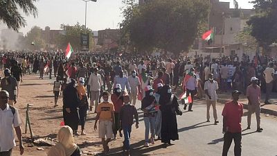 قوات الأمن السودانية تطلق الغاز المسيل للدموع على مسيرة مناهضة للحكم العسكري