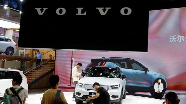 Volvo Cars sees chip shortage extending into 2022, Q3 profit dips