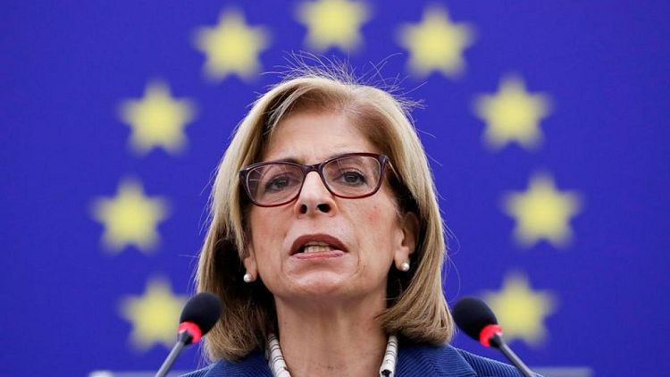 Bruselas insta a los países de la UE a hacer más pruebas ante la amenaza de ómicron