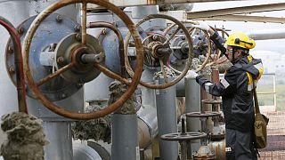 Petroleras enfrentan escasez de mano de obra a medida que energías renovables cobran impulso: sondeo