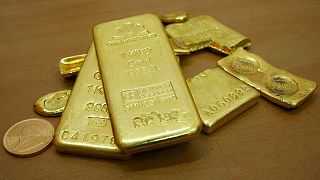 الذهب يتراجع أكثر من 1% وسط رهانات حول تشديد السياسة النقدية الأمريكية