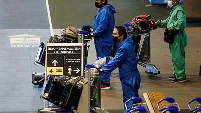 Japón intensifica emergencia por ómicron mientras aerolíneas detienen las reservas, detectan segundo caso