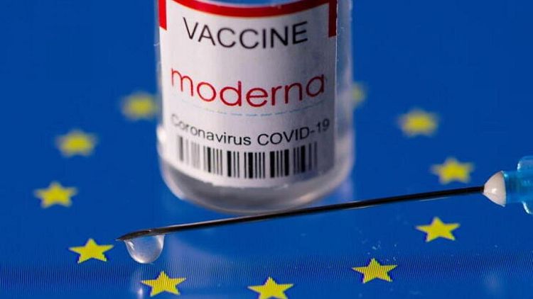 Estudio británico halla que vacunas de Moderna contra COVID-19 aportan mayor impacto de refuerzo