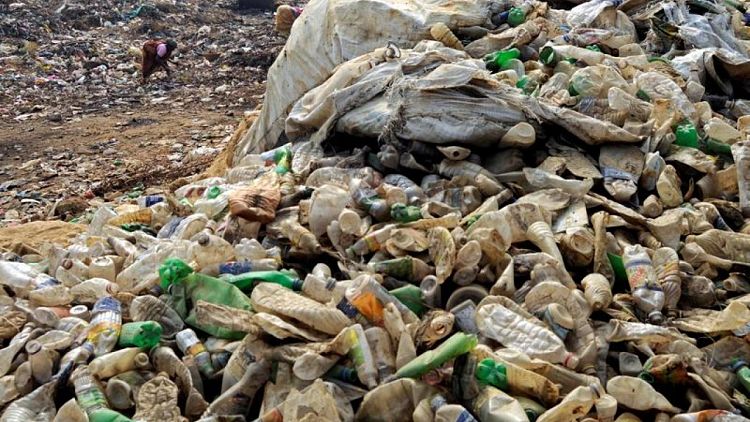 El mundo no puede salir de la crisis del plástico sólo con el reciclaje: expertos