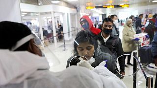 الهند ترصد ثالث إصابة بالمتحور أوميكرون وتسجل 415 وفاة بكوفيد-19
