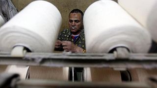 تقرير: مصر تستهدف زيادة إنتاج النسيج إلى 50.7 مليون متر سنويا